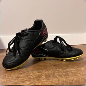 Kids Umbro Soccer Cleats